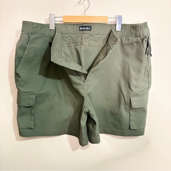Wind River Green Cargo Shorts with Utility Design 42X6 - Picture 6 of 16